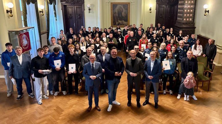 Nagrody i wyróżnienia dla sądeckich sportowców za wysokie wyniki sportowe w 2025r.