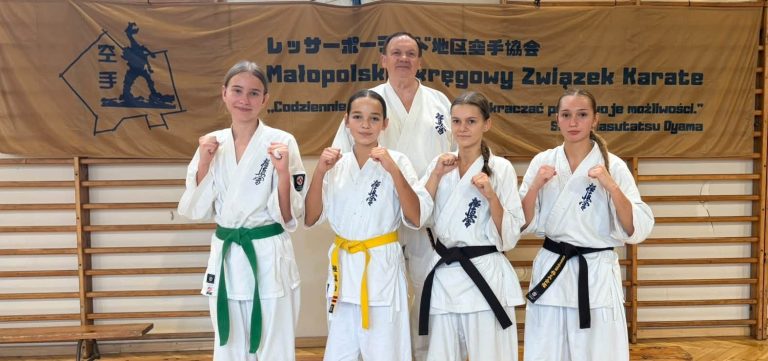 Zawodniczki Nowosądeckiego Klubu Sportowego Karate Kyokushin: Cornelia Franus, Monika Kowalik, Paulina Bomba i Marlena Hajduk na Zgrupowaniu Młodzieżowej Kadry Karate Kyokushin Małopolskiego Okręgowego Związku Karate w Porębie Wielkiej w dniach 3-6.09.2026r.